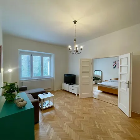 Nikki's Vintage In Old Town *