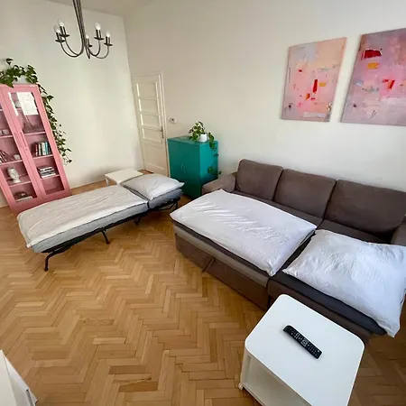 Nikki's Vintage In Old Town * Košice